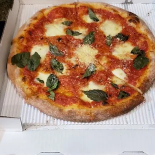 Margherita pizza, underwhelming.