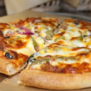 Deluxe Pizza, yummy!