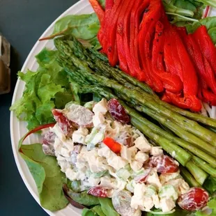 a salad with asparagus and red peppers