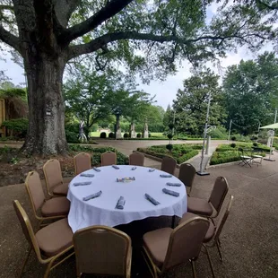 Fratelli&apos;s Lower Patio ready for a book club luncheon