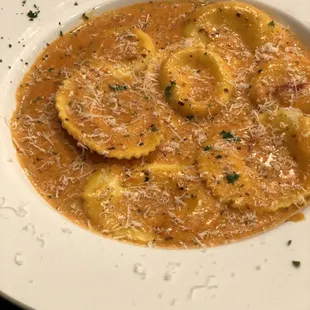Cheese ravioli with Rosa sauce