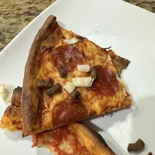 Pizza was very crunchy.