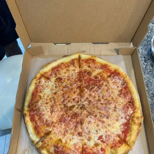 Regular nyc style pizza 16" (instagram: @issa.cheatday)