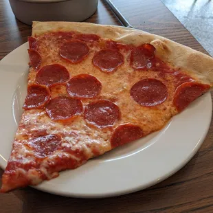 Pepperoni pizza slice