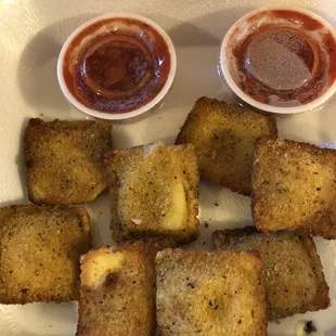 Yummyliscious Fried Ravioli with a garlic marinara dipping sauce.