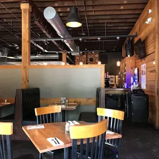 Dining room to bar