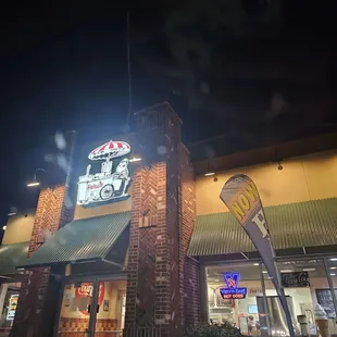 the outside of a restaurant