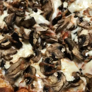 Close up of the mushroom pizza
