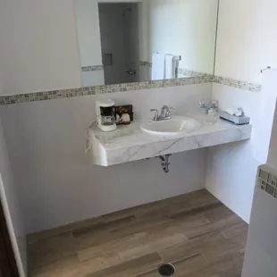 Nice, clean, good sized bathroom.