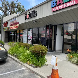 ramen and noodles, outside