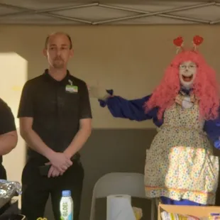 Dollar general mangers come together to cook us up some  Delicious hamburgers and hot dogs at the Dollar General in Merced