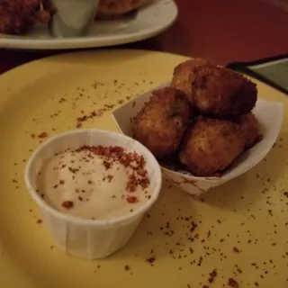 1/2 Mac N Cheese Balls (4)