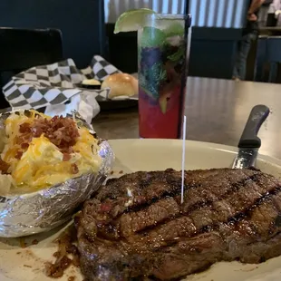 Rib eye, baked potato and berry Mojito