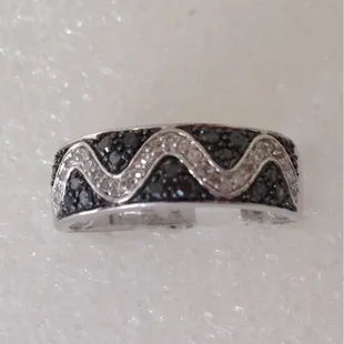 14kt White Gold Ladies Black and White Diamond Ring.