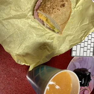 I appreciate the fresh bread and fresh made to order juice. Thank you!!