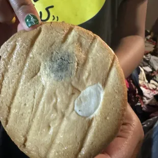 We got a molded bun on my daughter's burger !