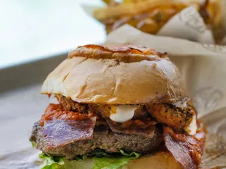 D-Luxe Burger