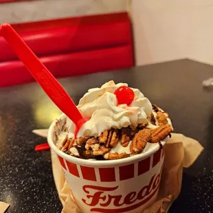 Turtle sundae
