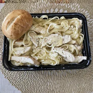 Fettuccine Alfredo with chicken $16