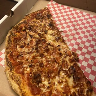 Bacon hand tossed large (not as yellow as the pic looks)
