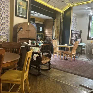 Such a warm and cozy space!