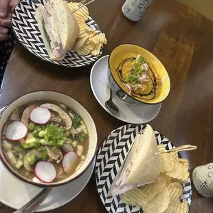 Absolutely PHENOMENAL food, had the sweet potato turkey noodle soup (literally heavenly) and turkey apple brie sandwich!