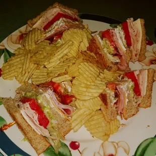 Club Sandwich with chips