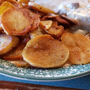 Asked for crisp home fries and biscuits with gravy, delicious!!