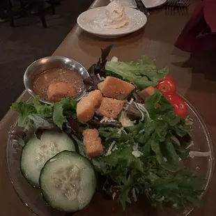 The salad - a spring mix.  The croutons were crunchy!