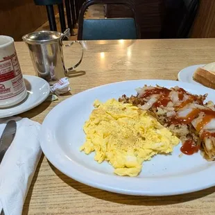 2 eggs with potatoes/onions and toast