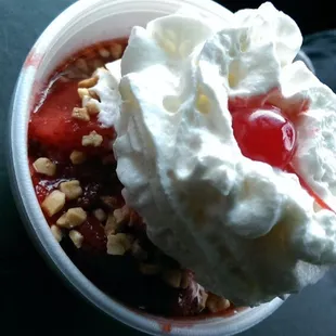 Let's look into the strawberry Sunday, not skimpy at all.