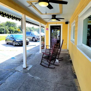 Oct 2021: Pic 5 of 6: 1/2 the outside waiting area