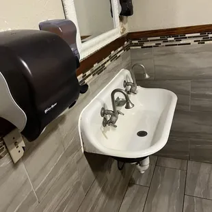 Cool bath sink