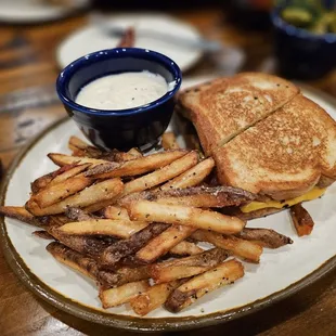 Fred Melt with crispy fries and gravy