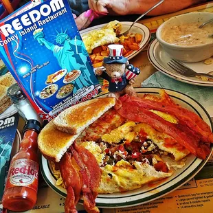 a plate of breakfast food
