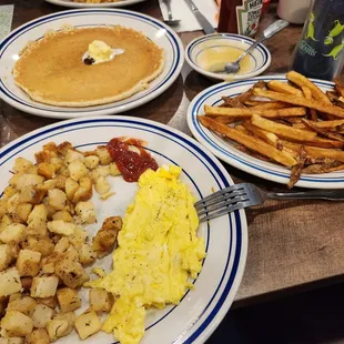 A la carte breakfast special weekdays. Mix and match