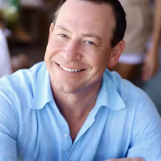 Darren H.