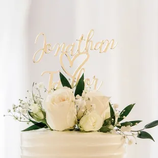 Floral from West Sacramento Flower Shop, Topper from Etsy, and Floral placing by Freeport Bakery.