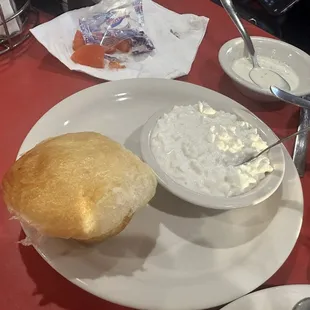 Roll and cottage cheese