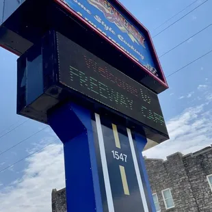 a street sign for freeway cafe