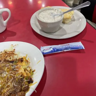 Biscuit and gravy