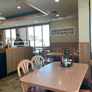 This is the inside.. I'm a restaurant snob so I look at everything. Eating area is pretty clean.