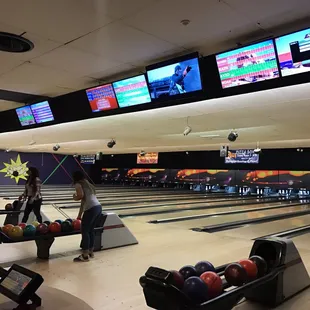 New screens ((thumbs way up))