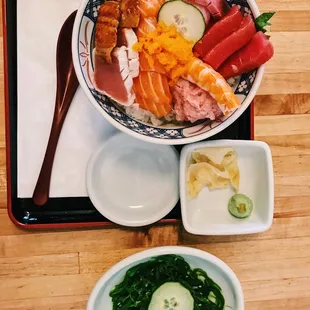 Chirashi Bowl, Seaweed Salad (ig: @ouitsfood)