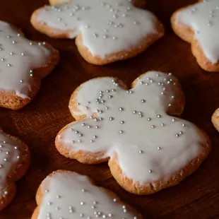 Iced Gingerbread Cookies: Stars, Trees and Angels