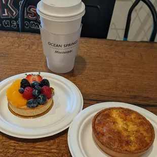 Fruit tart &amp; sausage quiche with crust, medium latte.