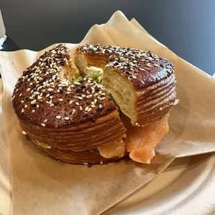 Smoked salmon sandwich on a crogel.