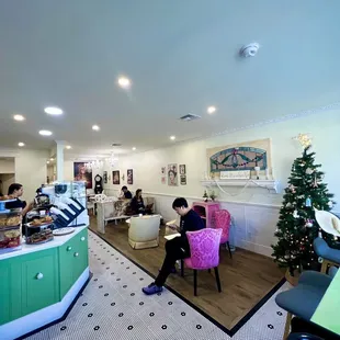 Just love the vibes! Such a cute place!