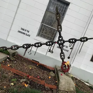 Tomb of the unknown slave.