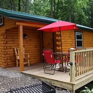 All of our cabins are outfitted with a deck, overlooking the surrounding vineyard and Holmes County Ohio countryside.